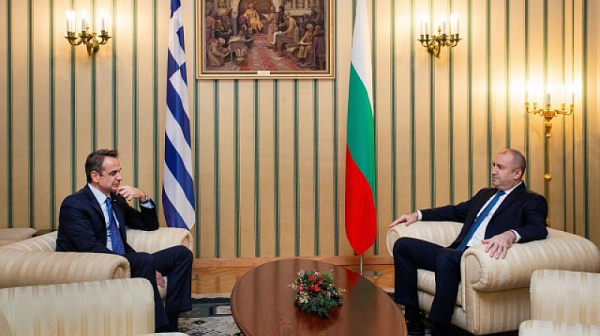 Радев към Мицотакис: Договорите с България и Гърция да се включат в преговорната рамка на РСМ с ЕС