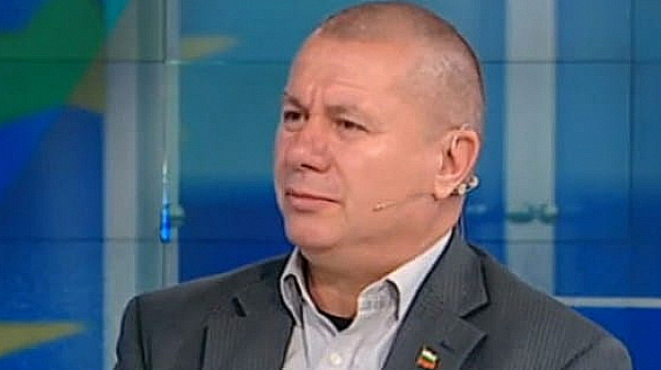 Ген. Д. Шивиков за Фрог: Няма заигравка между президента и премиера. Това е битката за България