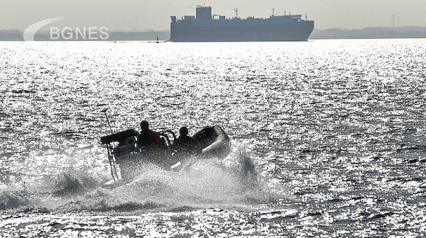 Военни от ВМС обезвредиха плаваща мина край Варна