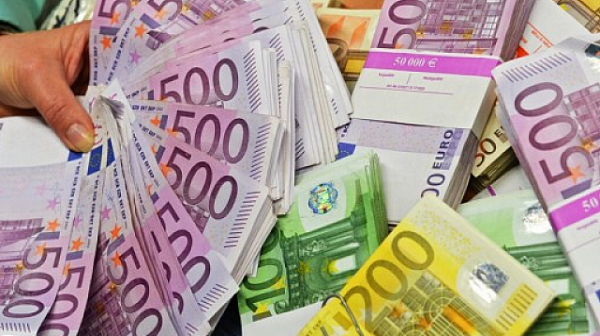 Над 30 000 евро намериха в Добрич, докато полицаите търсиха наркотици