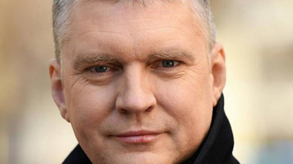 Любомир Аламанов: Предполагам, че Борисов ще призове за разследване на чекмеджето, пълно с кюлчета