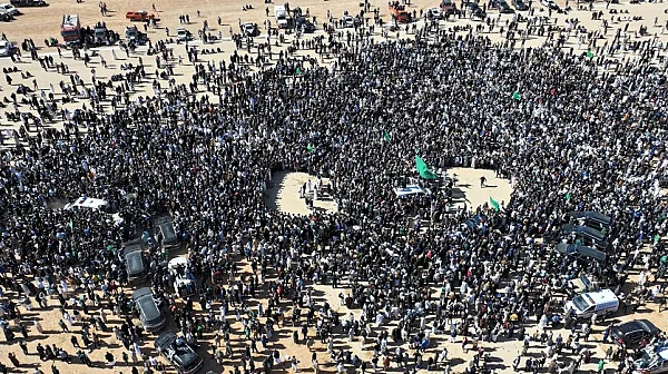 Хиляди либийци изпратиха сина на Муамар Кадафи