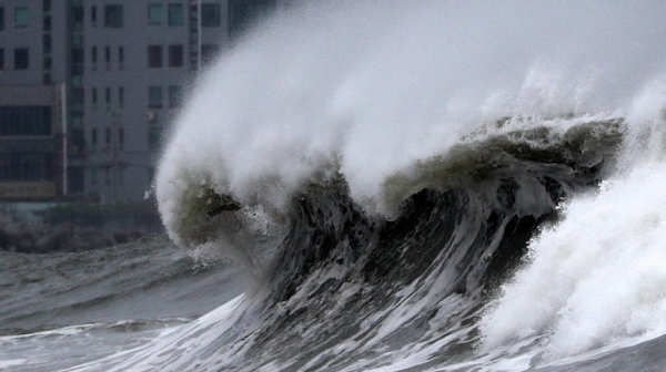 Мощен тайфун ще връхлети Корейския полуостров
