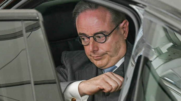 Националист, сепаратист, прагматик. Белгийският премиер, който блокира средствата за Украйна