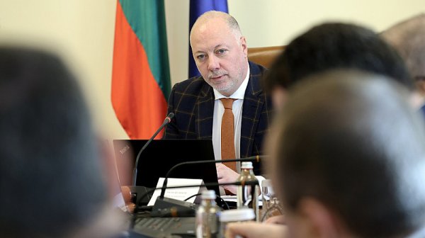 Концесии, ваксини и външна политика: Кабинетът „Желязков“ затваря годината