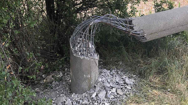 10 стълба на ЧЕЗ Разпределение са целенасочено разрушени около София