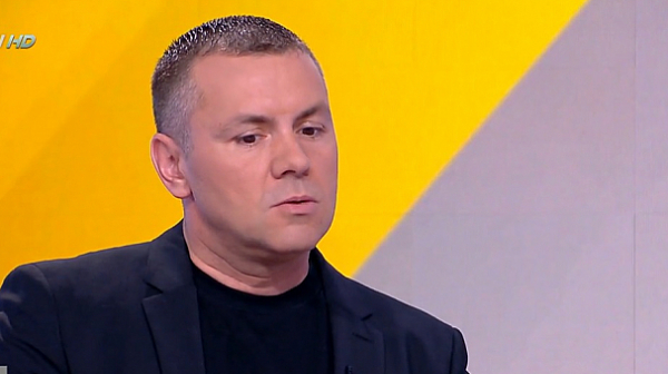 Христо Петров към ГЕРБ: Не сте за среден пръст, за килия сте