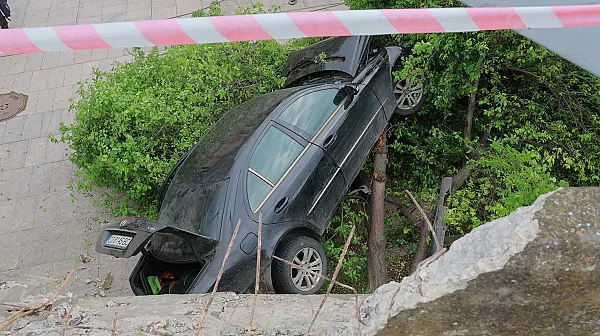 Гонка в Бургас завърши с катастрофа и арест на сириец за каналджийство