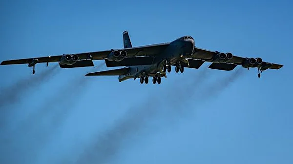 Тежки бомбардировачи B-52 Stratofortress в Иран за първи път от началото на операцията