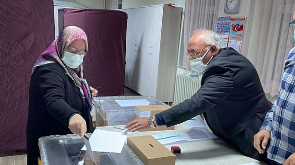 Тройно повече избиратели в секции в Турция, сравнено с предните избори