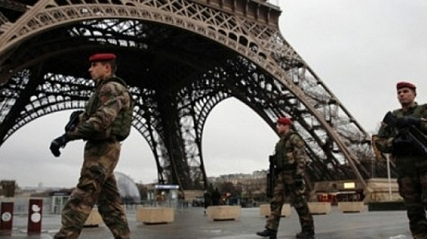 Арестуваха продавачи на фалшиви отрицателни тестове за COVID-19 на летището в Париж