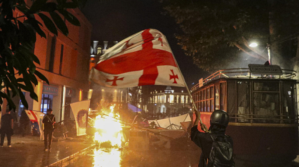 Управляващите в Грузия искат забрана на трите най-големи опозиционни партии