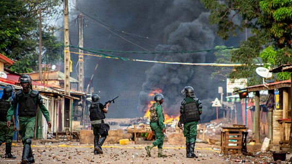 Стрелба в столицата на Гвинея, съобщава се за преврат