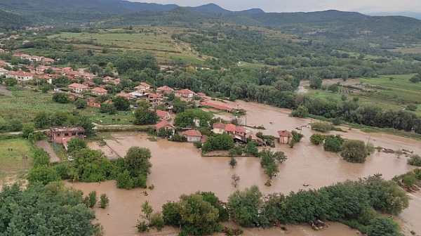 Отвисоко: Мащабът на водния ад в Карловско /снимки и видео/