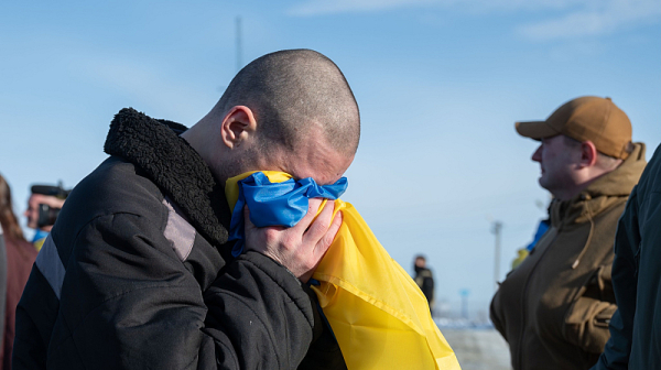 Повече от 200 украински защитници се върнаха от плен /снимки/