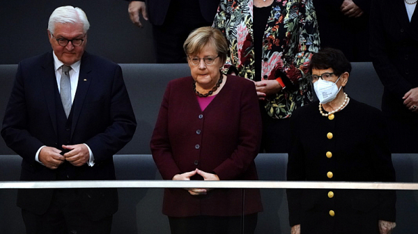 Край на ерата Меркел: Първо заседание на новия германски парламент