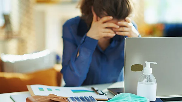 Парадокс в НОИ: Над милиард лева за болнични въпреки по-малко дни