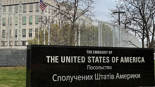 Администрацията на Тръмп уволнява около 30 посланици едновременно