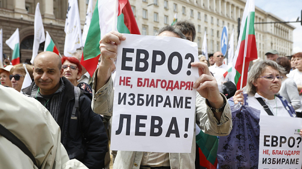 Мощна промивка на мозъци срещу еврото в България, пише Асошиейтед прес