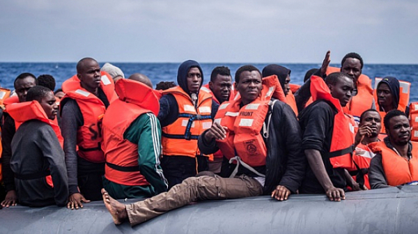 Гръцката брегова охрана блъсна лодка с мигранти