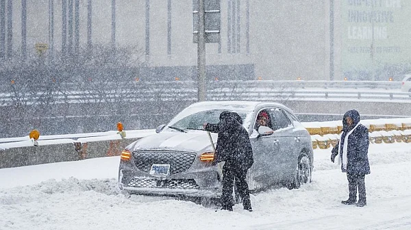 Жертвите на зимните бури в САЩ надхвърлиха 50