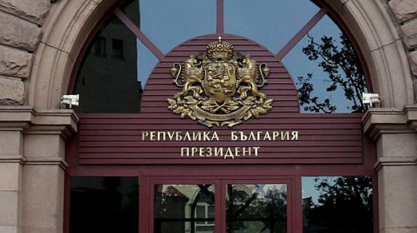 Парламентът разглежда бюджета, продължават консултациите при президента