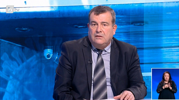 Димитър Петров пред Фрог: Министър Кацаров носи пряка отговорност за провала с връщането на учениците в клас