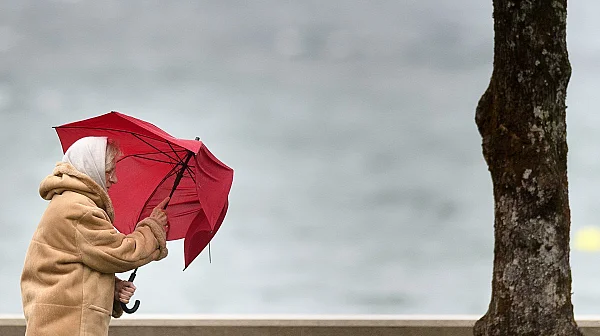 Жълт код за силен вятър и поледици в България днес