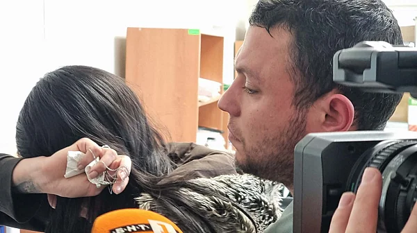 Бащата на изоставените в апартамент деца от Ямбол си ги иска обратно