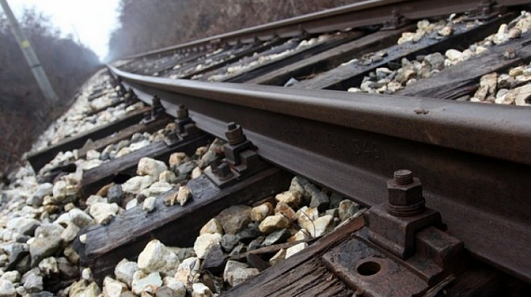 Трима загинаха при катастрофа между влак и камион на неохраняем жп прелез