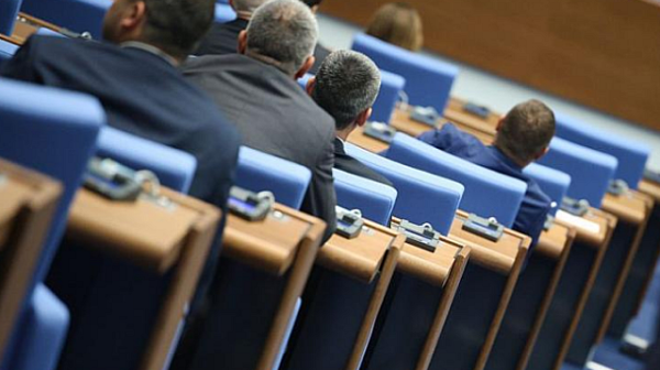 До 6 месеца избират изцяло нов състав на ВСС, решиха депутатите