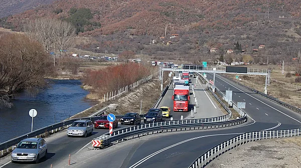 От 9 март ограничават движението по „Струма“ в посока София. Къде още има ремонти?