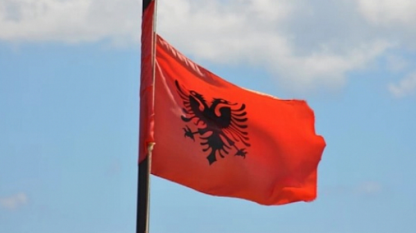 Албания наложи пълна забрана за излизане през уикенда