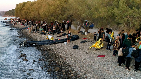 Най-малко 20 мигранти се удавиха край гръцки остров