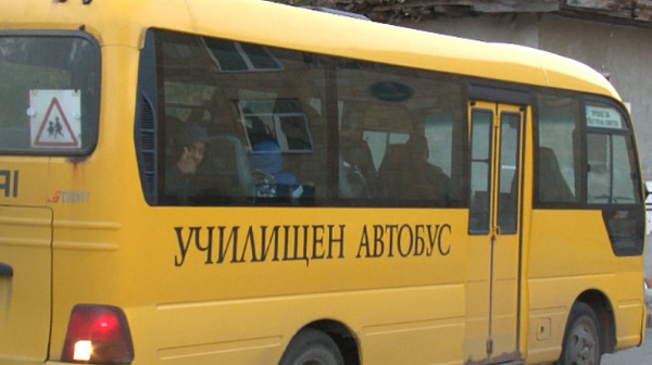 Щаб мобилизира училищни автобуси заради транспортната стачка