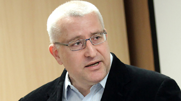 Политологът проф. Светослав Малинов прогнозира: Няма да има избори 2 в 1