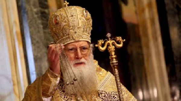 Патриарх Неофит е със счупен крак след инцидент