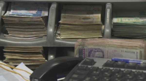 Три български банки спират да приемат депозити