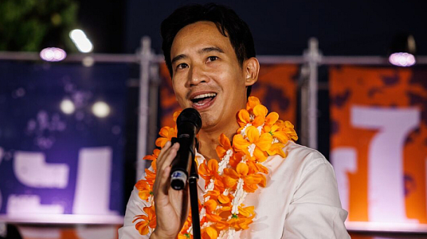 Тайландският опозиционер Лимджароенрат обяви, че е готов да състави правителство