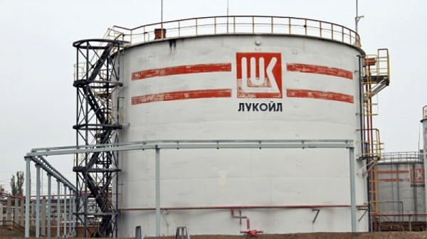 Руският петролен гигант „Лукойл“ призова за незабавно спиране на боевете в Украйна