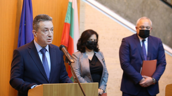 Стоилов: Министър Йорданова трябва да представи солидни, а не многобройни доказателства пред ВСС