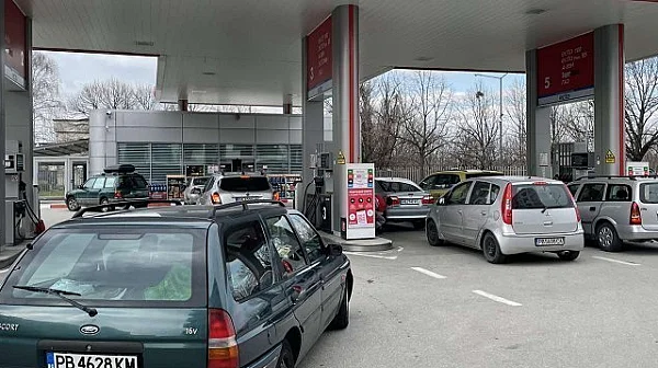 Намаляването на ДДС няма да свали цените на горивата, твърдят от Фискалния съвет