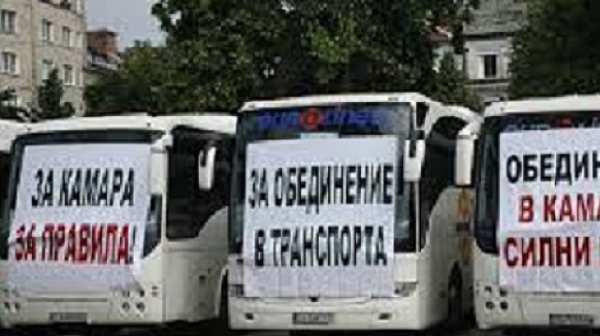 Автобусните превозвачи на символичен протест от декември