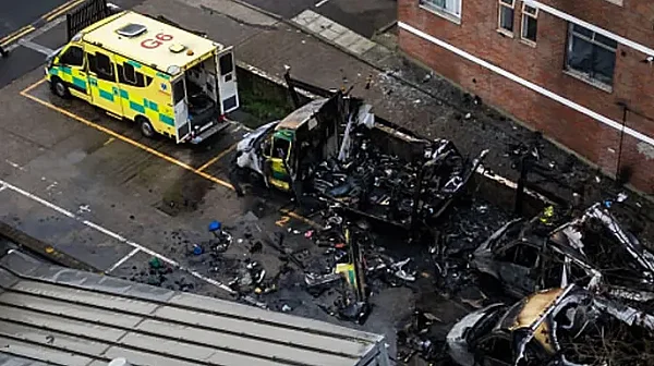 Още трима мъже са арестувани във Великобритания за палежа на еврейски линейки