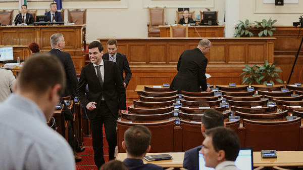 Парламентарно Déjà vu: И днес депутатите ще си почиват, не успяха да съберат кворум