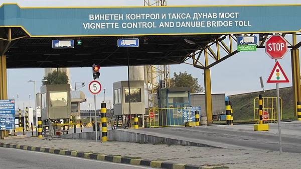 Мъж се самоуби при опит за задържане на Дунав мост