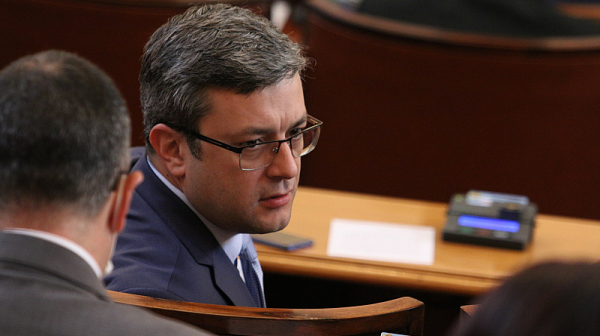 Тома Биков: Парламентът е делегитимиран и Борисов няма да дойде в него