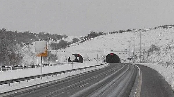 Подгответе автомобилите за зимни условия заради предстоящи снеговалежи