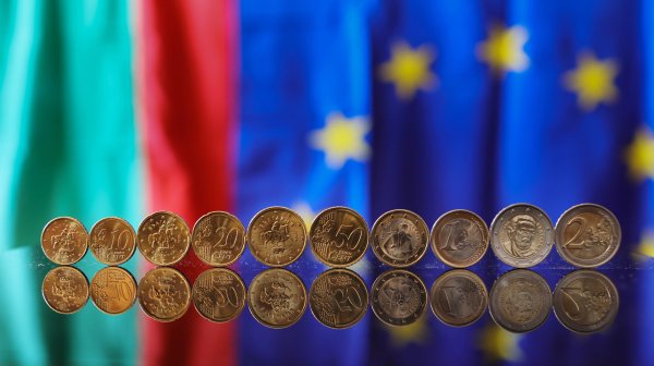 AP: България влиза в еврозоната. Kакво означава това за потребителите и бизнеса?