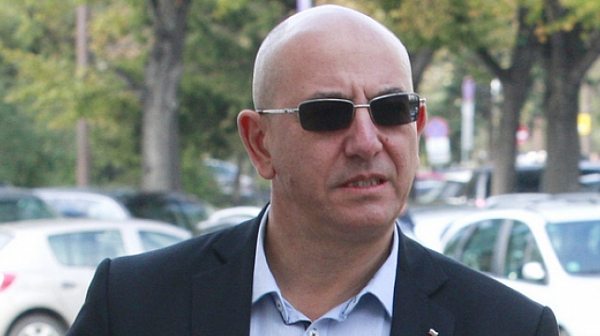 Министър Димитров, назначен преди 40 дни, е готов да сдаде поста си